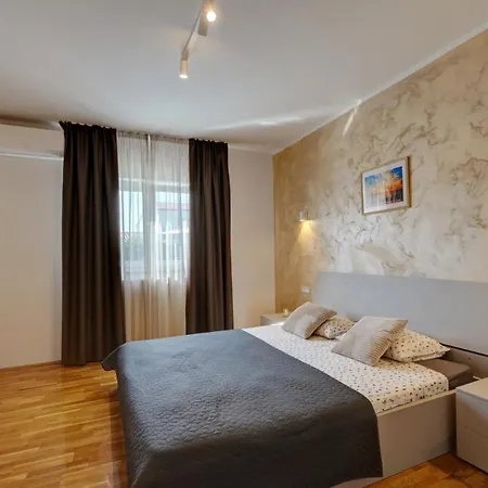 Nata In - Haus Fuer 8-10 Personen * Pula