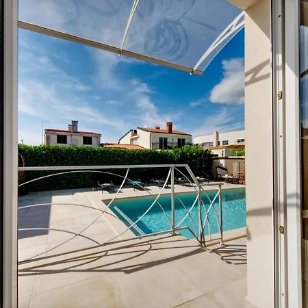 Villa Nata In - Haus Fuer 8-10 Personen Pula